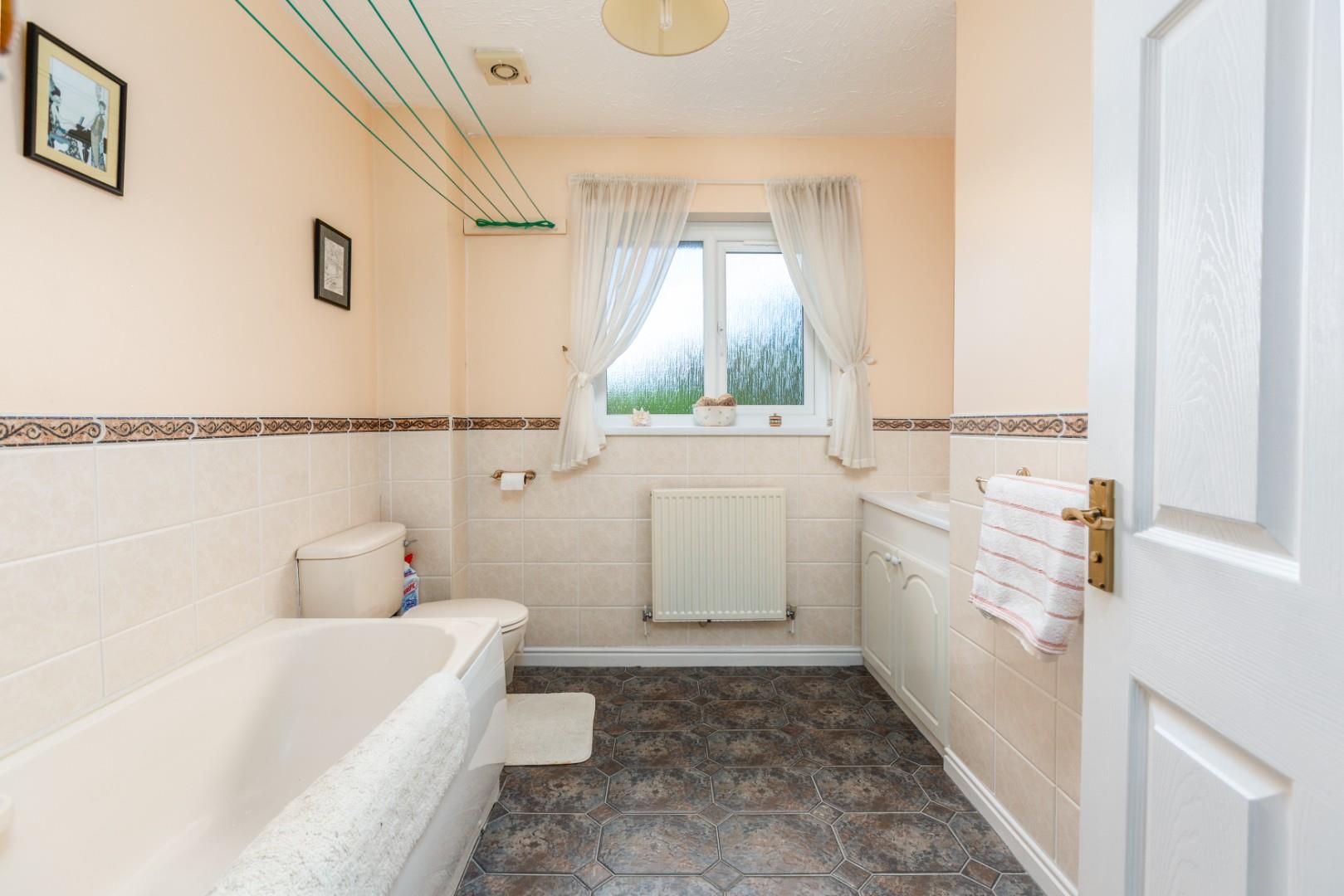 Ffordd Draenen Ddu, West Cross, Newton, Swansea, SA3 5RP